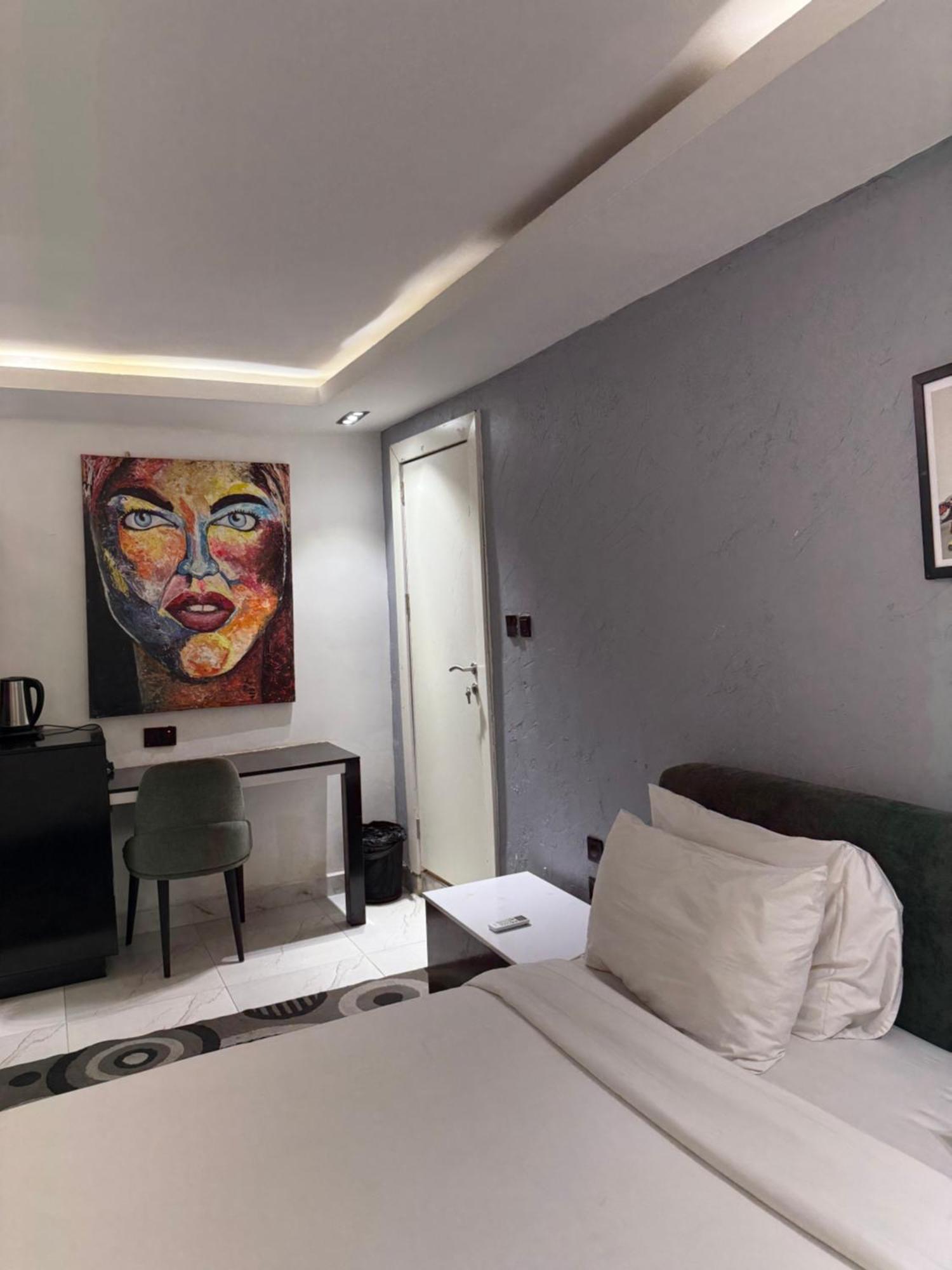 Austra Hotels And Apartments Maitama Abuja Extérieur photo